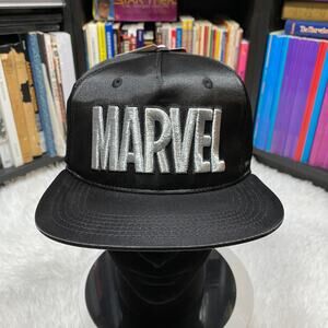MARVEL UNIVERSE SHINY BLACK SNAPBACK HAT